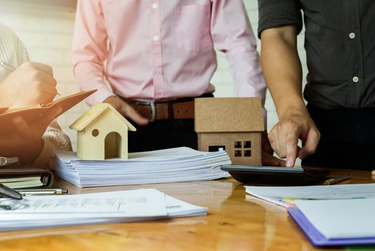 finanzierung-vertrag-termin-gespraech-unterlagen-01